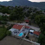 Villa Zrinka **** *