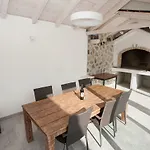 Zrinka **** * Svinisce